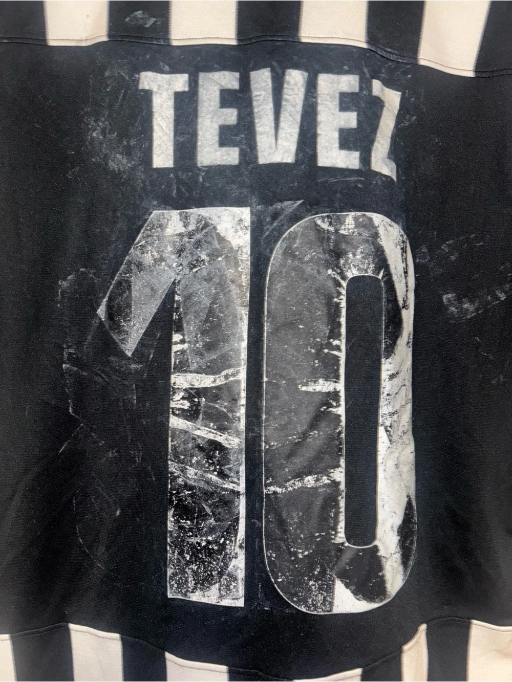 Authentic 2013/14 Nike Juventus Home Jersey - Size M (Flawed Tevez 10)